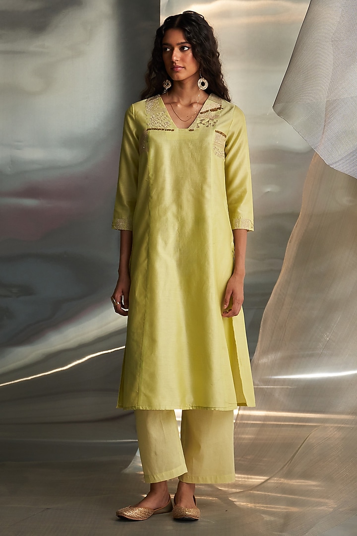 Butter Yellow Chanderi Embroidered Kurta Set by Charkhee at Pernia's Pop Up Shop