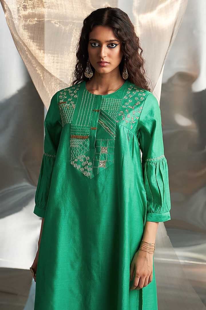 Lush Green Chanderi Boota Embroidered Kurta Set by Charkhee at Pernia's Pop Up Shop