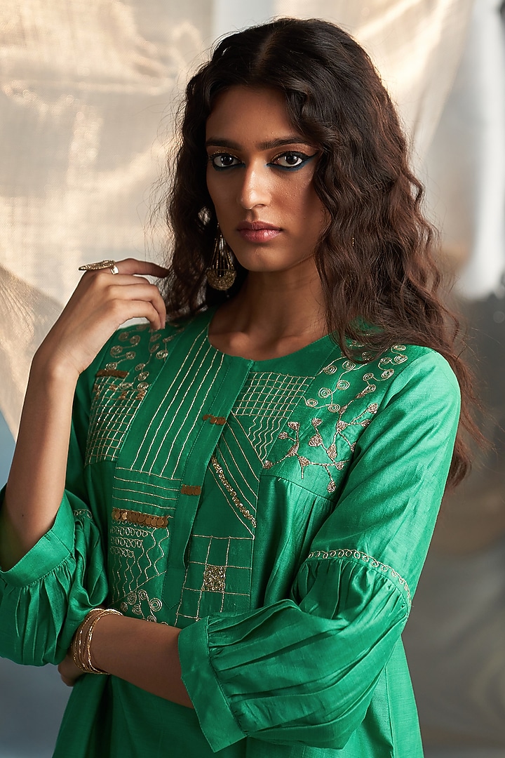 Lush Green Chanderi Boota Embroidered Kurta Set by Charkhee at Pernia's Pop Up Shop