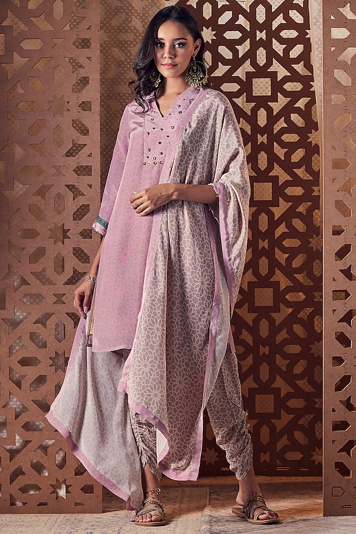Blush Pink Embroidered Kurta Set Design by Charkhee at Pernia's Pop Up