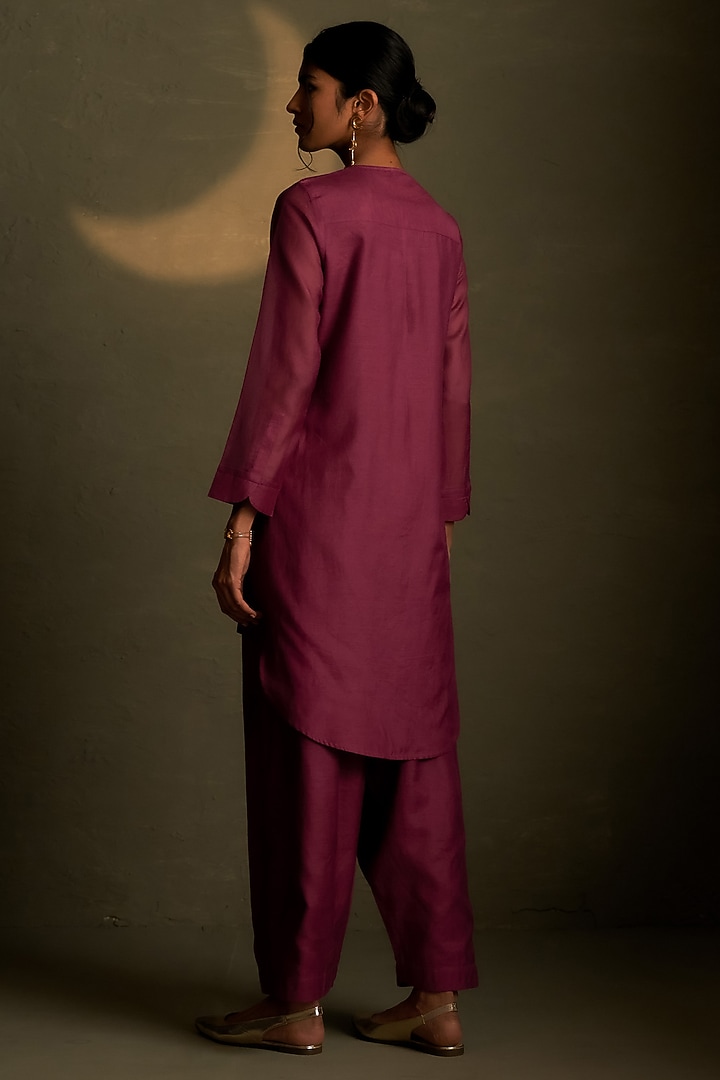 Magenta Mul Chanderi & Voil Embroidered Kurta Set by Charkhee at Pernia's Pop Up Shop