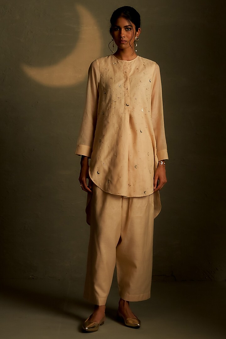Beige Mul Chanderi & Voil Embroidered Kurta Set by Charkhee at Pernia's Pop Up Shop