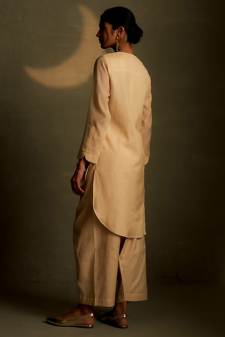 Beige Mul Chanderi & Voil Embroidered Kurta Set by Charkhee at Pernia's Pop Up Shop