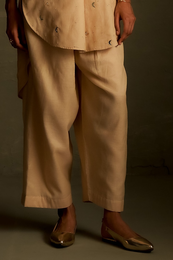 Beige Mul Chanderi & Voil Embroidered Kurta Set by Charkhee at Pernia's Pop Up Shop