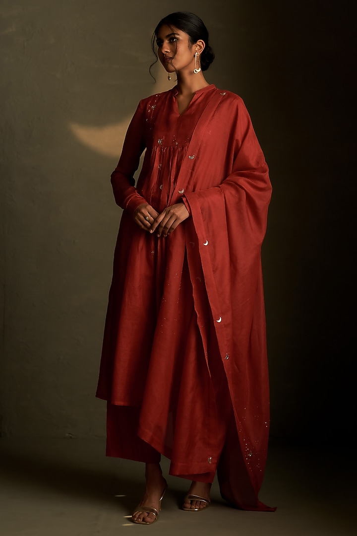 Crimson Mul Chanderi & Voil Embroidered Kurta Set by Charkhee at Pernia's Pop Up Shop