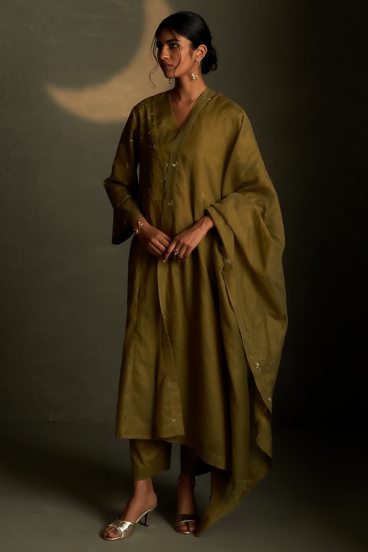 Olive Dusk Mul Chanderi & Voil Embroidered Kurta Set by Charkhee at Pernia's Pop Up Shop