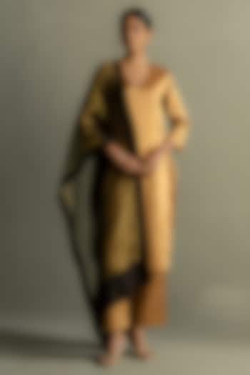 Black Tissue Straight Kurta Set by Charkhee at Pernia's Pop Up Shop