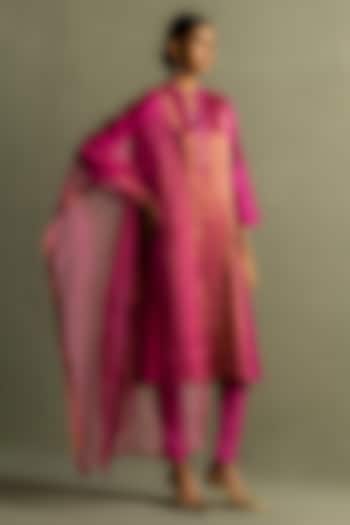 Fuchsia Tissue & Chanderi Kurta Set by Charkhee at Pernia's Pop Up Shop