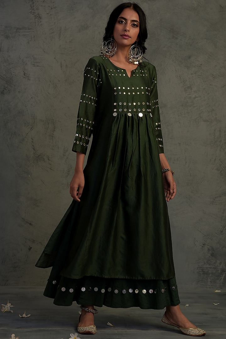 Bottle Green Embroidered Kurta Set by Charkhee at Pernia's Pop Up Shop