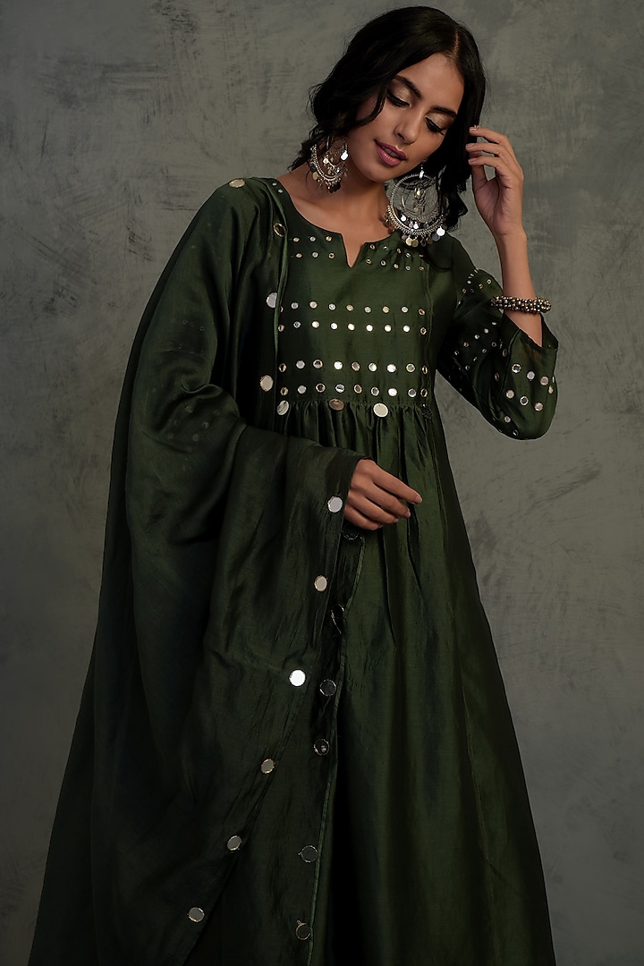 Bottle Green Embroidered Kurta Set by Charkhee at Pernia's Pop Up Shop