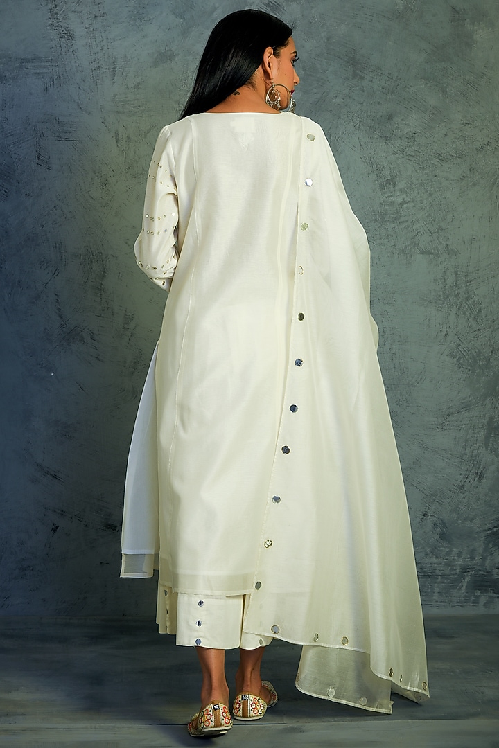 Off-White Embroidered Kurta Set by Charkhee at Pernia's Pop Up Shop