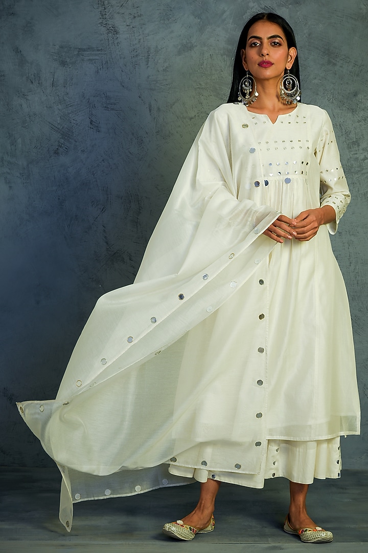 Off-White Embroidered Kurta Set by Charkhee at Pernia's Pop Up Shop