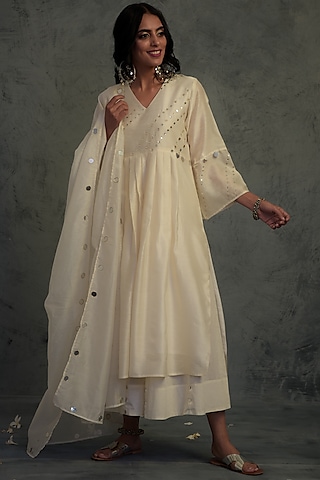 Off-White Mirror Embroidered Kurta Set by Charkhee