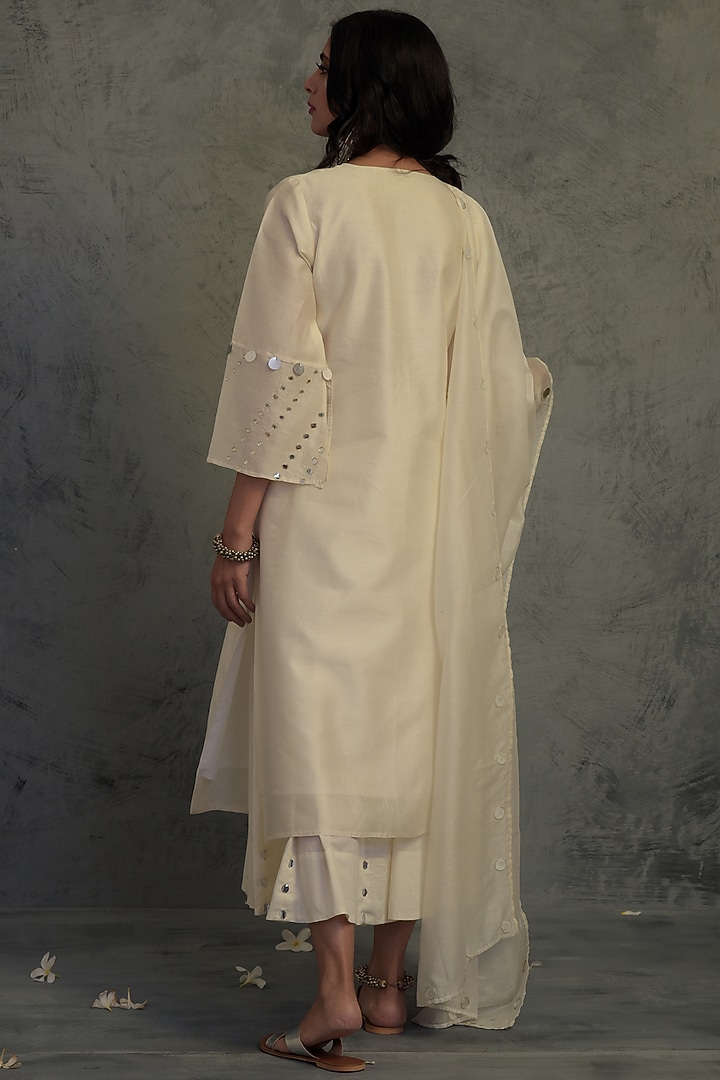 Off-White Mirror Embroidered Kurta Set by Charkhee at Pernia's Pop Up Shop