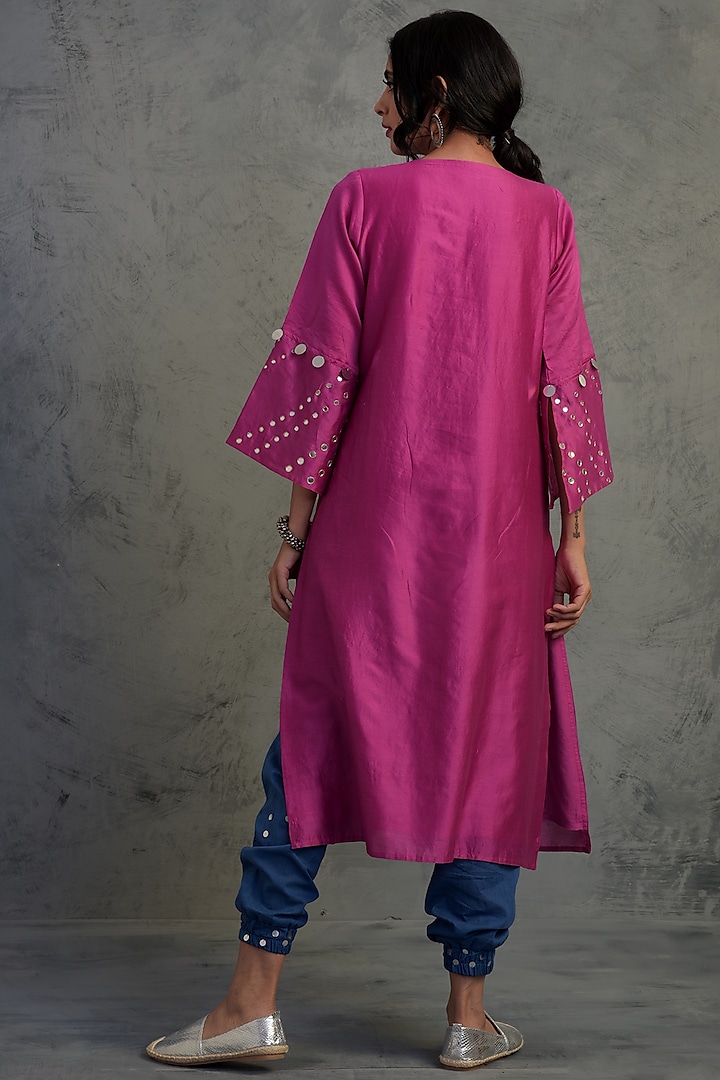 Magenta Embroidered Contrasting Kurta Set by Charkhee at Pernia's Pop Up Shop
