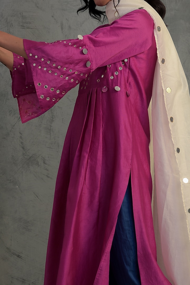 Magenta Embroidered Contrasting Kurta Set by Charkhee at Pernia's Pop Up Shop