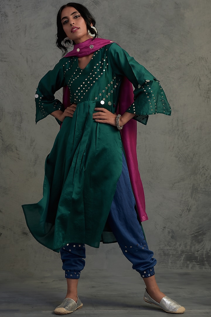Emerald Green Embroidered Contrasting Kurta Set by Charkhee