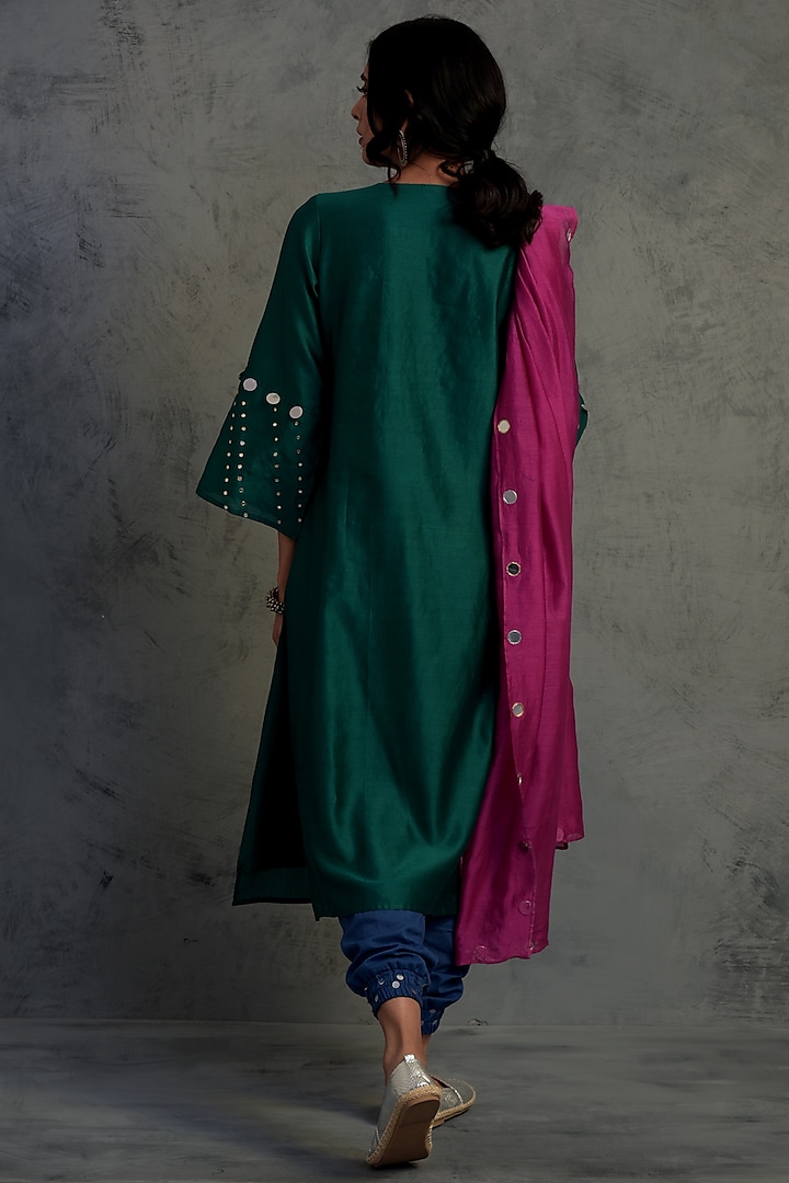 Emerald Green Embroidered Contrasting Kurta Set by Charkhee at Pernia's Pop Up Shop