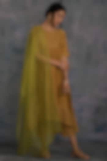 Gold Swarovski Embellished High-Low Kurta Set by Charkhee at Pernia's Pop Up Shop