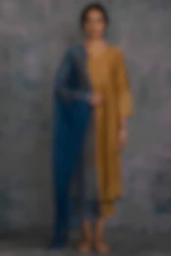 Gold Embroidered Kurta Set by Charkhee at Pernia's Pop Up Shop