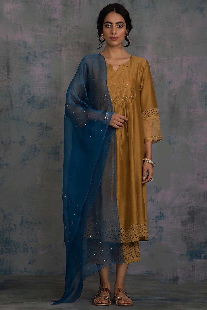 Gold Embroidered Kurta Set by Charkhee at Pernia's Pop Up Shop