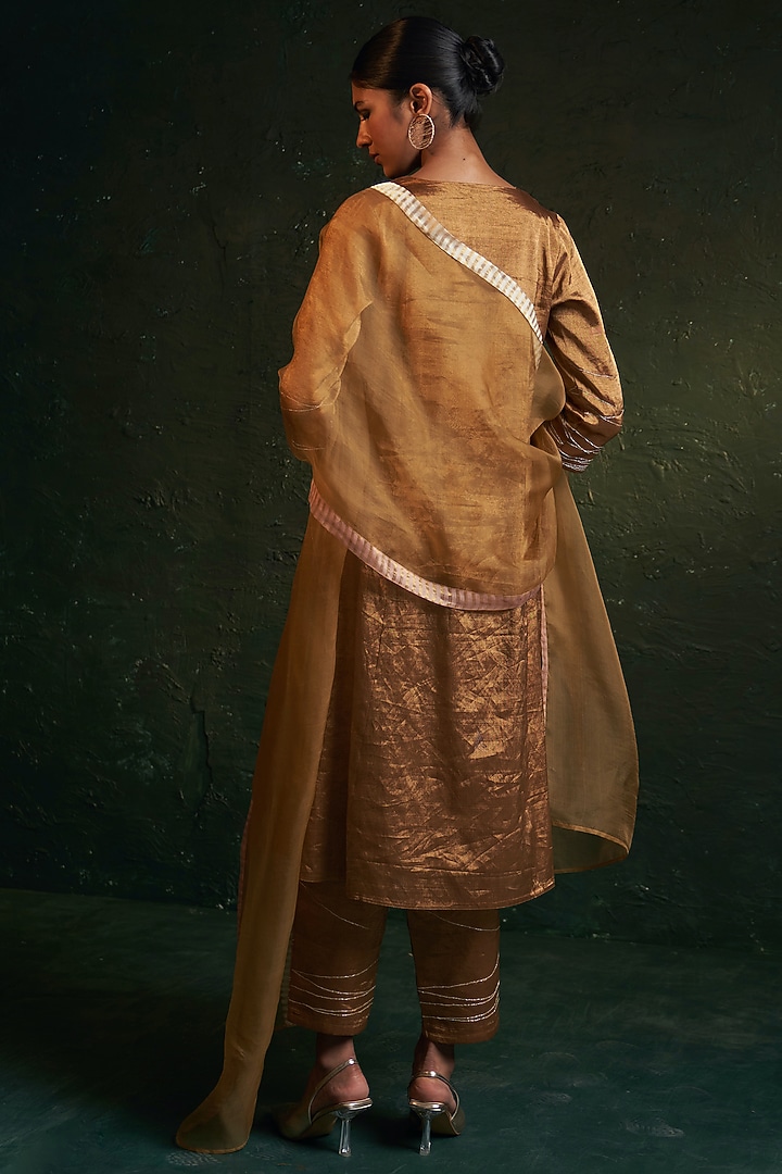 Gold Silk Tissue Dori Embroidered Kurta Set by Charkhee at Pernia's Pop Up Shop