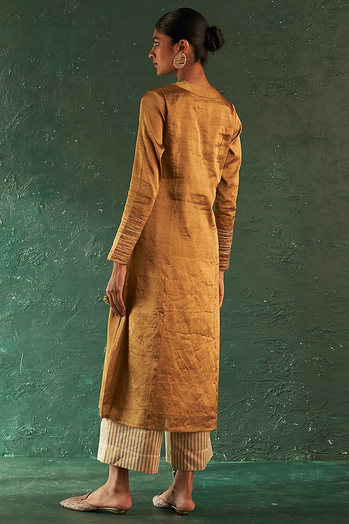 Gold Silk Tissue Dori Embroidered Straight Kurta Set by Charkhee at Pernia's Pop Up Shop