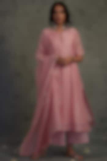 Light Pink Embroidered Kurta Set by Charkhee at Pernia's Pop Up Shop