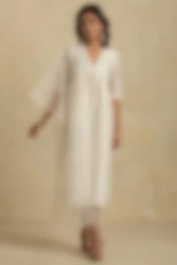 Pearl White Embroidered Kurta Set by Charkhee at Pernia's Pop Up Shop