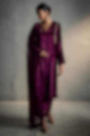 Pink Velvet Embroidered Kurta Set by Charkhee at Pernia's Pop Up Shop