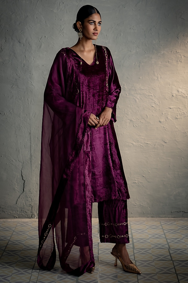 Pink Velvet Embroidered Kurta Set by Charkhee at Pernia's Pop Up Shop
