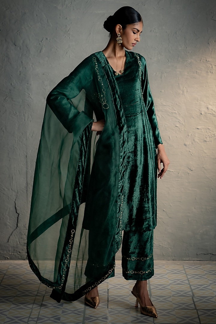 Green Velvet Embroidered Kurta Set by Charkhee at Pernia's Pop Up Shop