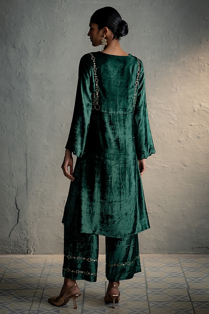Green Velvet Embroidered Kurta Set by Charkhee at Pernia's Pop Up Shop