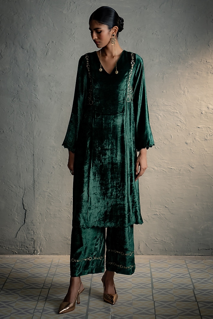 Green Velvet Embroidered Kurta Set by Charkhee at Pernia's Pop Up Shop