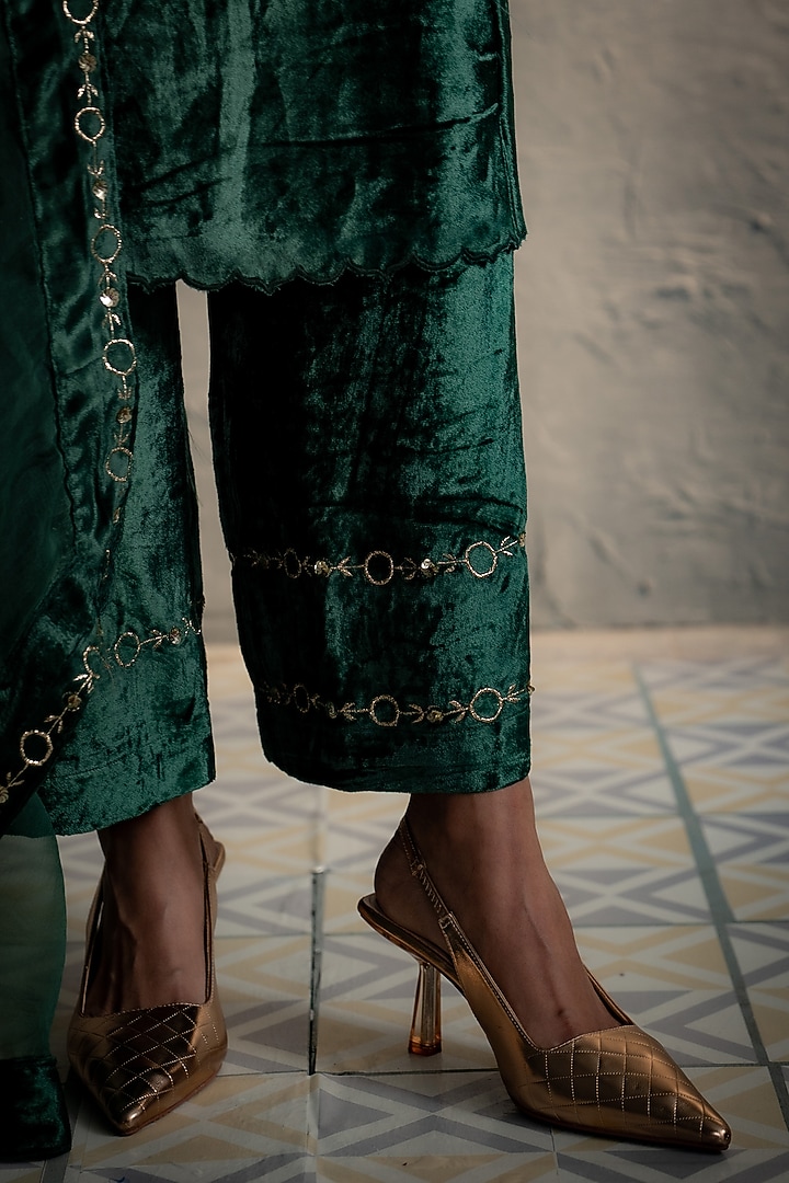 Green Velvet Embroidered Kurta Set by Charkhee at Pernia's Pop Up Shop