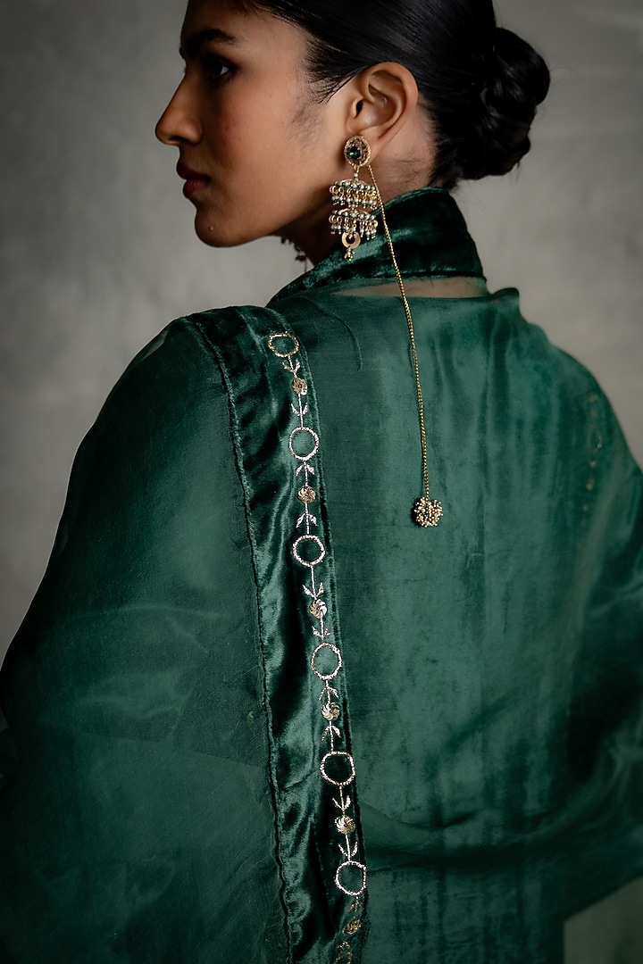 Green Velvet Embroidered Kurta Set by Charkhee at Pernia's Pop Up Shop