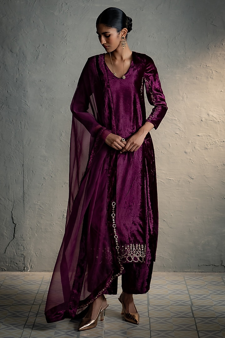 Pink Velvet Embroidered Straight Kurta Set by Charkhee at Pernia's Pop Up Shop