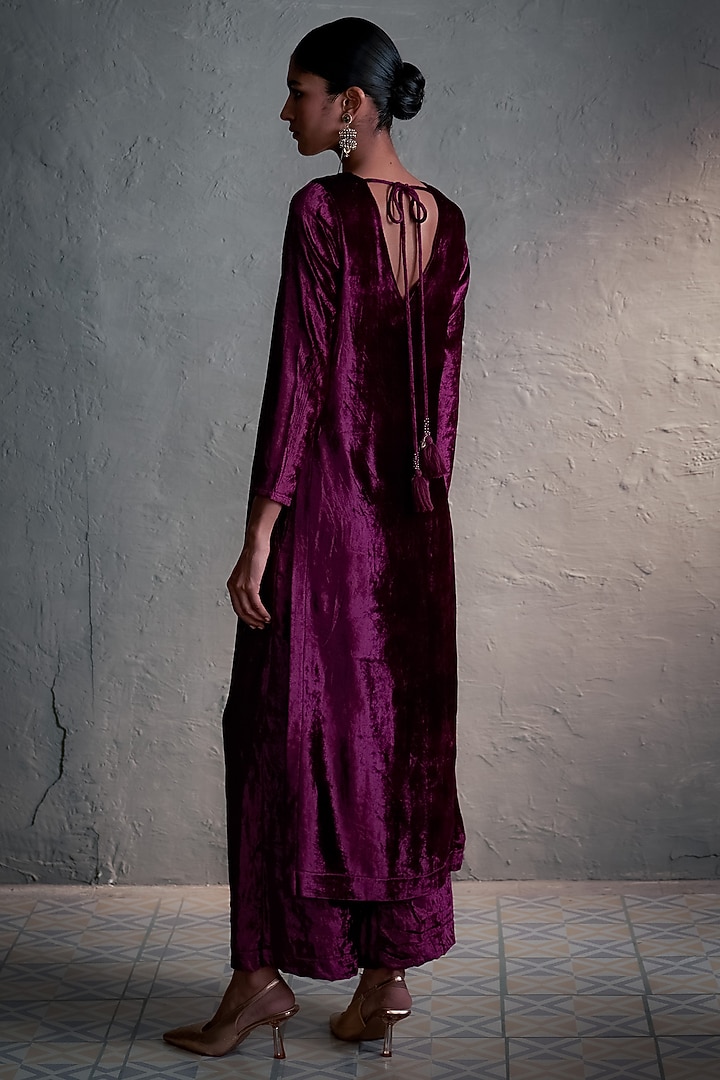 Pink Velvet Embroidered Straight Kurta Set by Charkhee at Pernia's Pop Up Shop