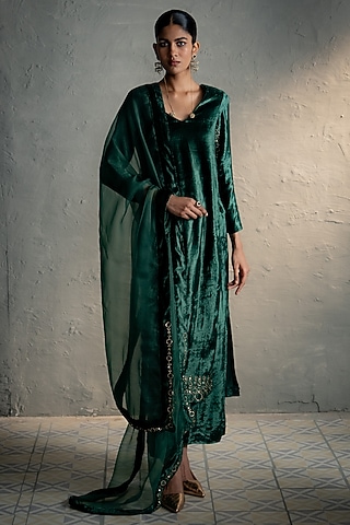Green Velvet Embroidered Straight Kurta Set by Charkhee