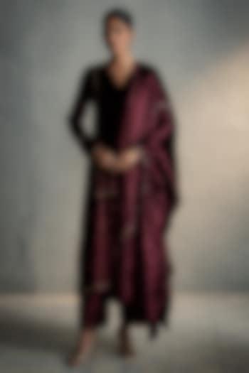 Brown Velvet Embroidered Straight-Fit Kurta Set by Charkhee at Pernia's Pop Up Shop