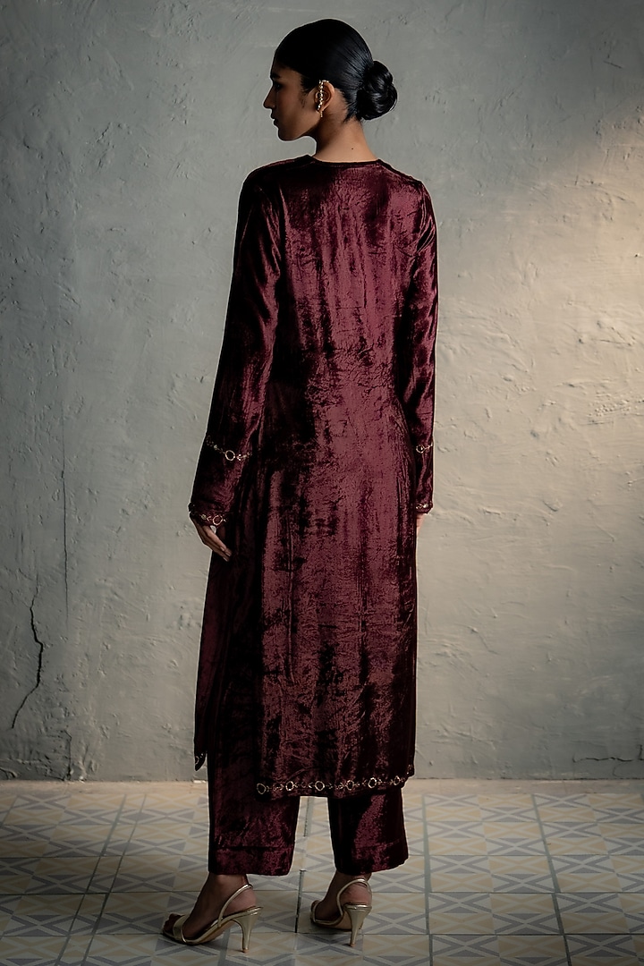 Brown Velvet Embroidered Straight-Fit Kurta Set by Charkhee at Pernia's Pop Up Shop