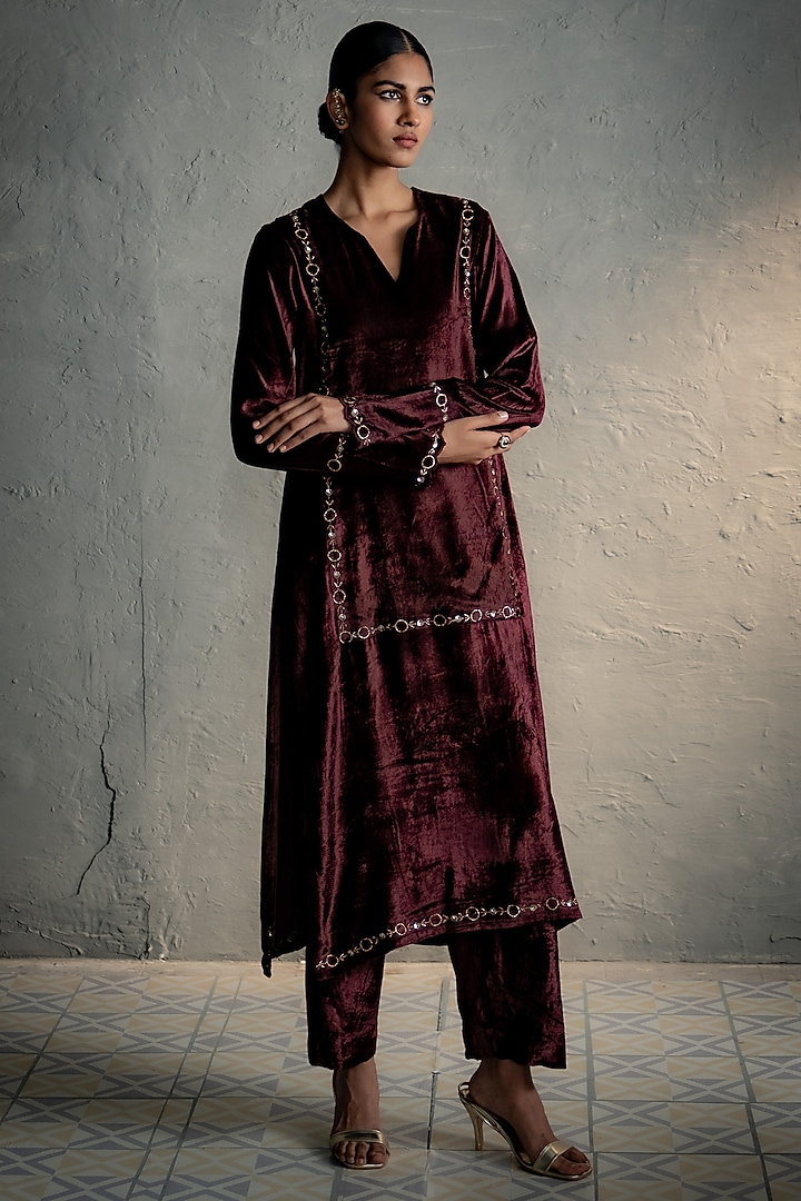 Brown Velvet Embroidered Straight-Fit Kurta Set by Charkhee at Pernia's Pop Up Shop