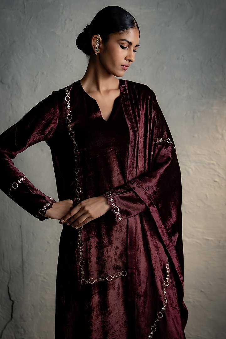 Brown Velvet Embroidered Straight-Fit Kurta Set by Charkhee at Pernia's Pop Up Shop