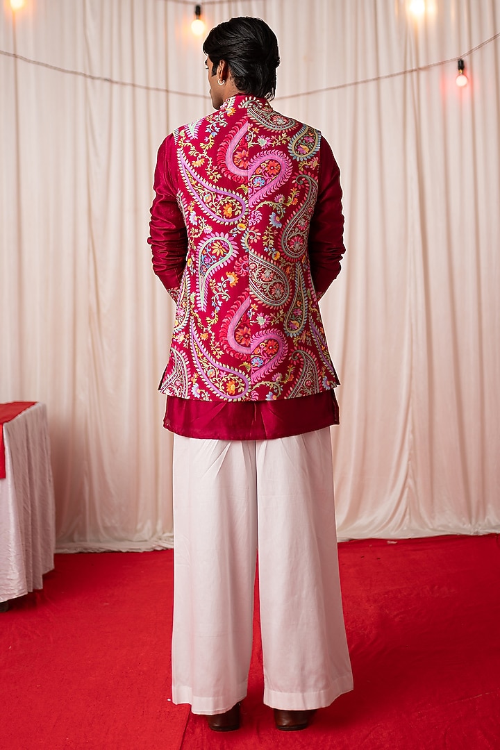 Maroon Chanderi Silk & Cotton Satin Floral Printed Bundi Jacket Set by chrkha men at Pernia's Pop Up Shop
