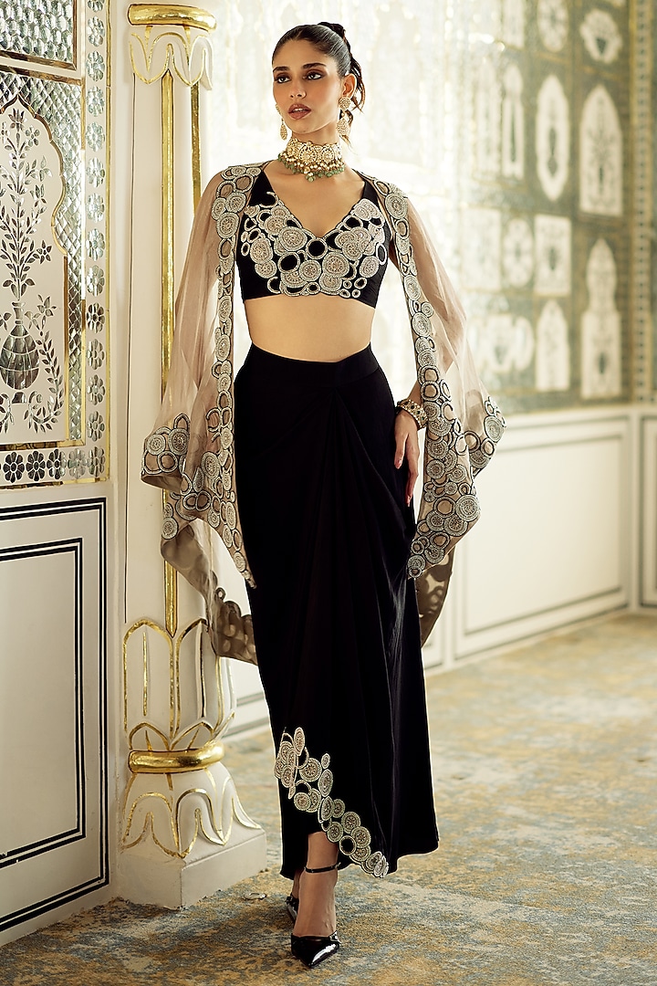 Golden Tissue Embroidered Cape Set by Charu & Vasundhara at Pernia's Pop Up Shop