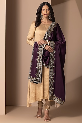 Gold Metallic Silk Embellished Kurta Set by Chhaya Mehrotra