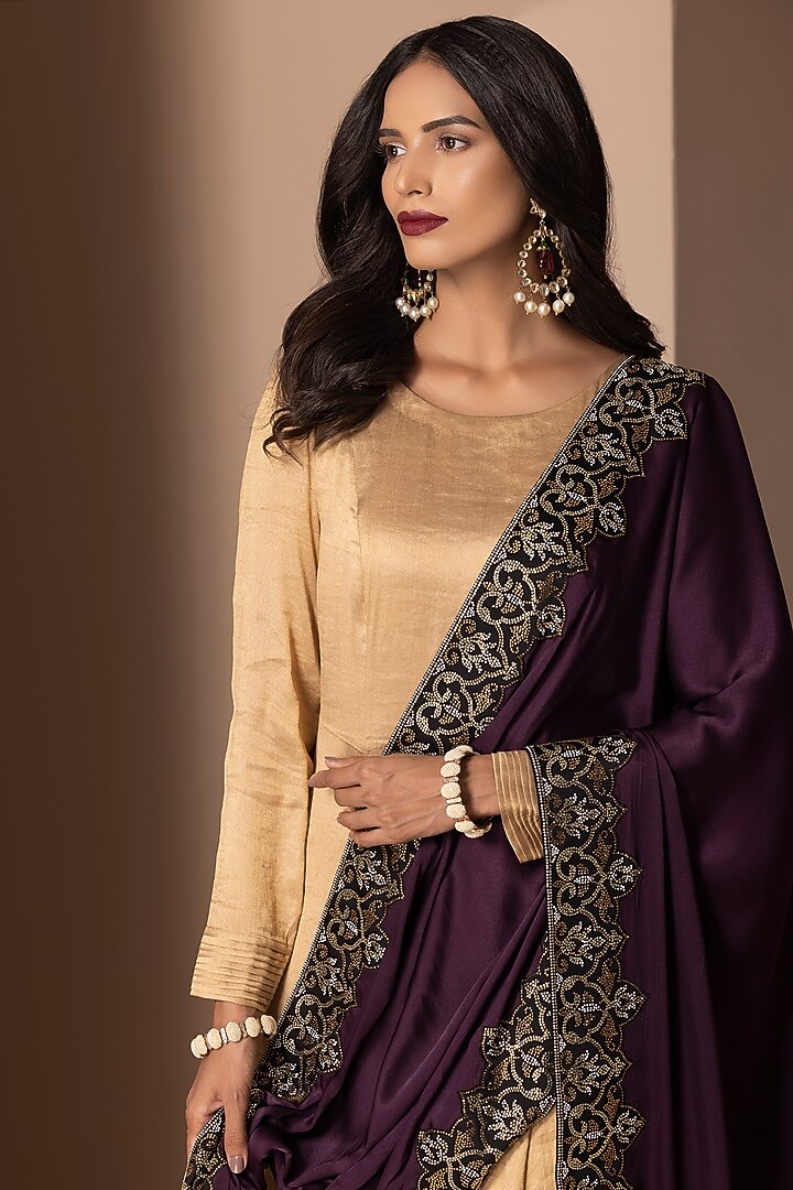 Gold Metallic Silk Embellished Kurta Set by Chhaya Mehrotra at Pernia's Pop Up Shop