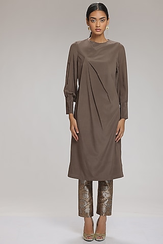 Grey Crepe Kurta Set by Chhaya Mehrotra