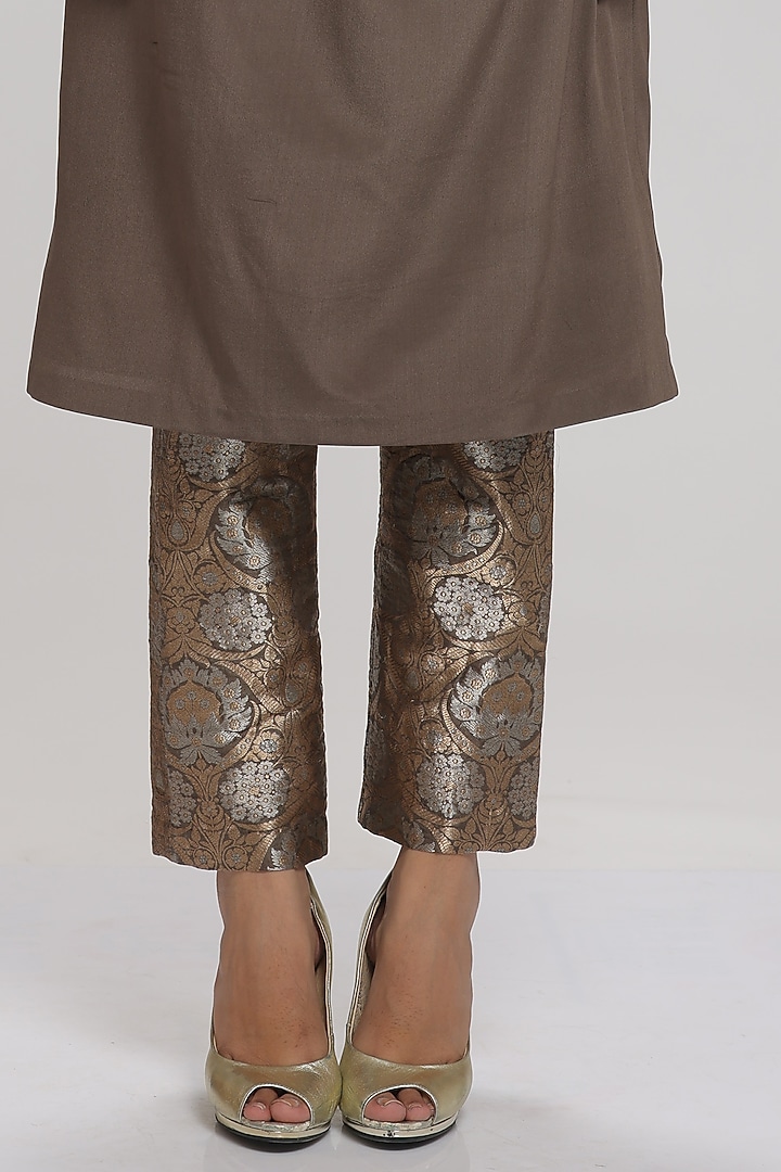 Grey Crepe Kurta Set by Chhaya Mehrotra at Pernia's Pop Up Shop