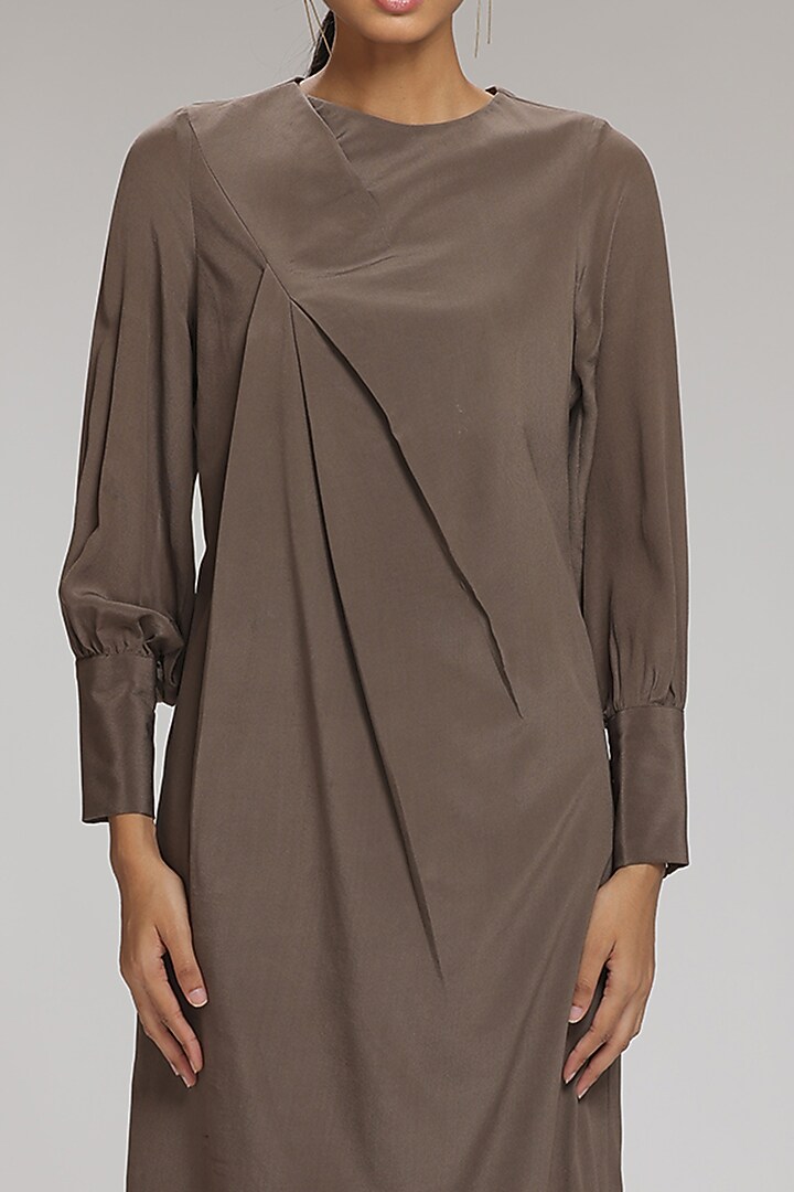Grey Crepe Kurta Set by Chhaya Mehrotra at Pernia's Pop Up Shop